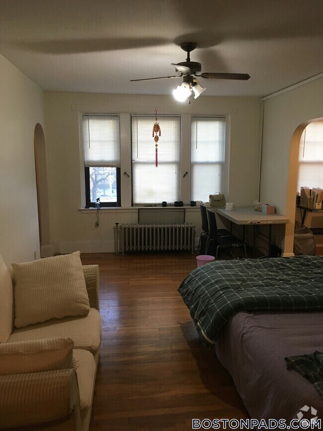 Building Photo - 349 Pleasant St Rental