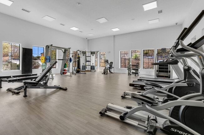 Gimnasio en Mission Hills Apartments, San Antonio, Texas - Mission Hills Apartments