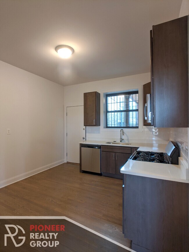 Photo - 3401 W Fullerton Ave Unit 2