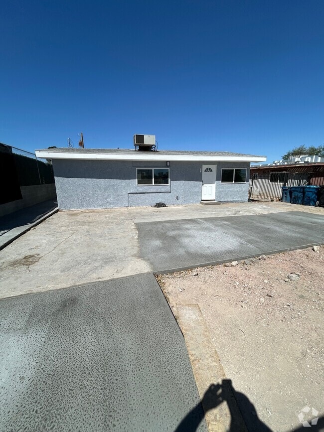 Building Photo - 210 W Monroe Ave Rental