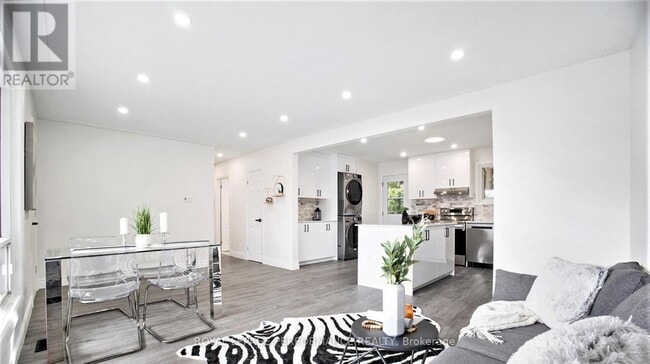 Photo - 33 Majestic Dr