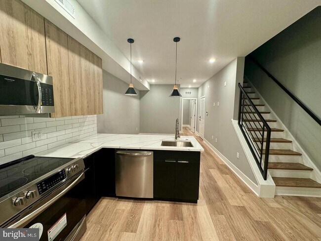 Building Photo - 2526 Cecil B. Moore Ave Unit 3 Rental