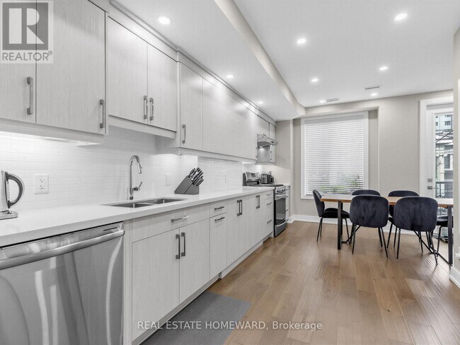Photo - 133 Cowan Ave Unité Upper