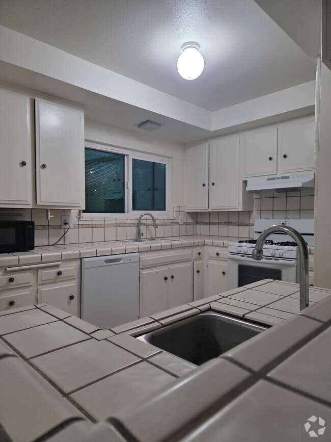 Building Photo - 1341 W Avenue J4 Rental