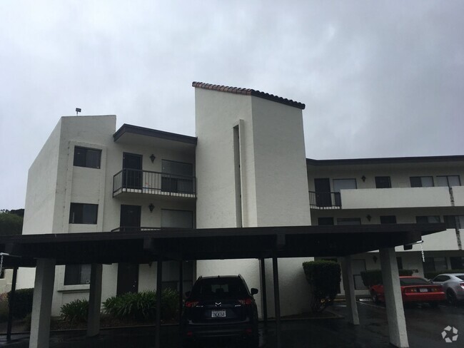 Building Photo - Monterey 1 Bedroom Condo All Utilities Inc...