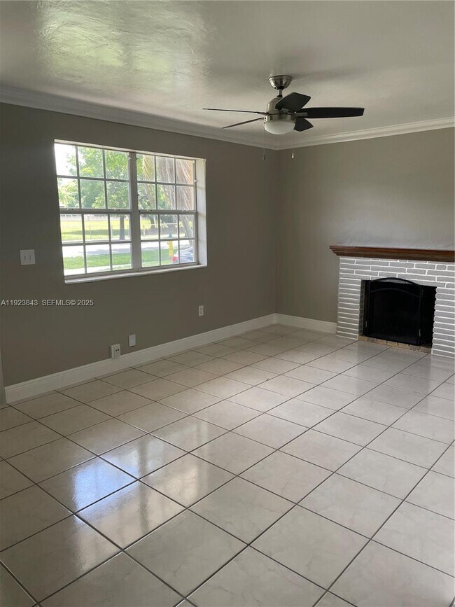 Photo - 145 NE 191st St