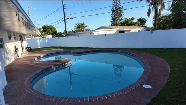 Photo - 600 NW 38th Ct