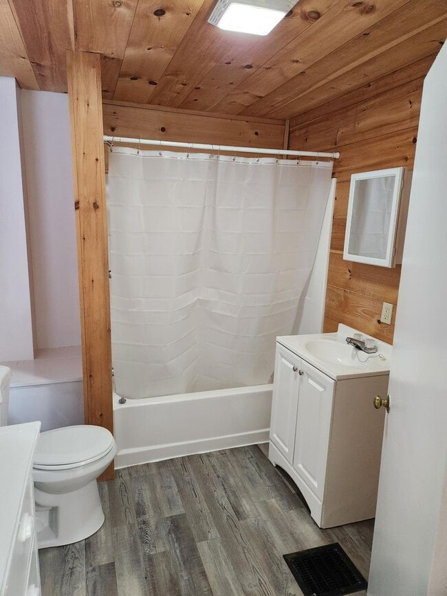 Photo - - Walking distance to Downtown Ellsworth -... Unit Apt. 1