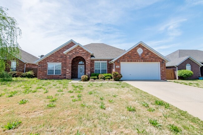 Photo - Large 3 Bedroom Home in Perfect Condition! Great Location!