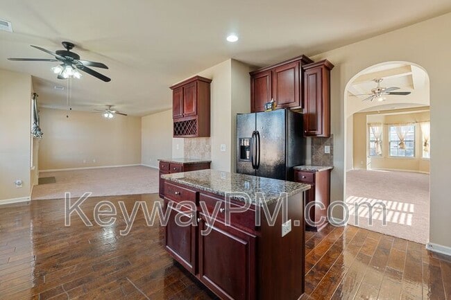 Photo - 1413 Issac Way