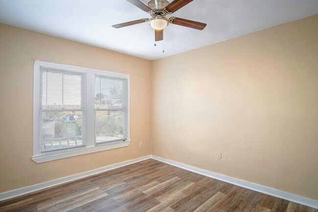 Photo - 907 Iowa St Unit 1