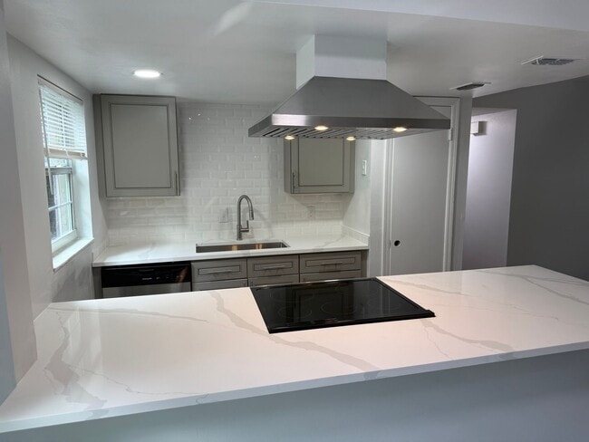 Photo - 726 Edgewater Dr Unit 2