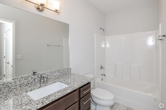 2BR, 2BA - 1,220SF - Bathroom
