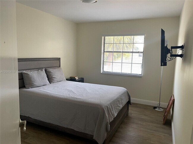 Photo - 246 Avenue L