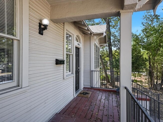 Photo - 902 1/2 S 2nd St