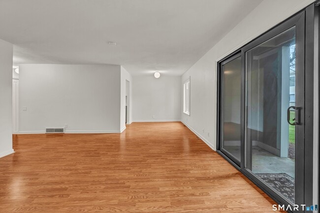 Photo - 57 Lawson Ln Unidad 57