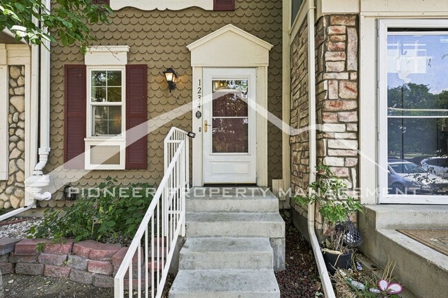 Photo - 1234 S Idalia St