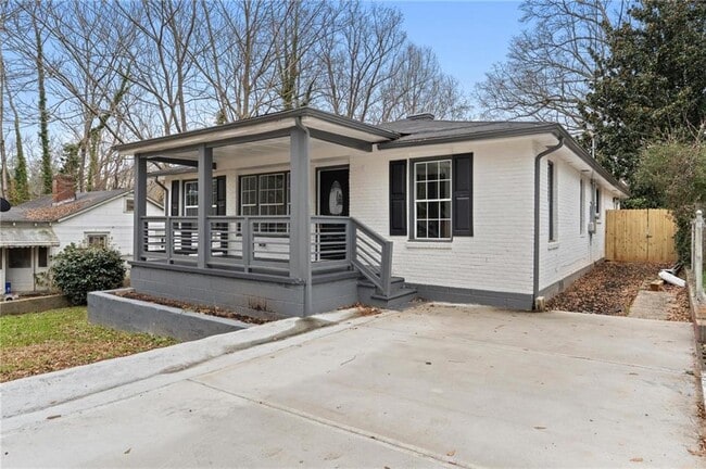 170 Stanhope Cir NW