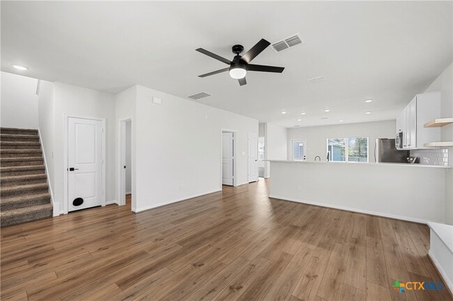 Photo - 209 Villars Dr
