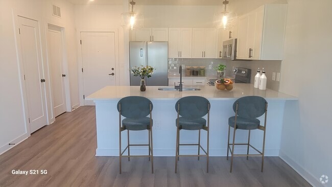 Building Photo - 1540 Lebanon Pike Unit Ontario City Side #315 Rental