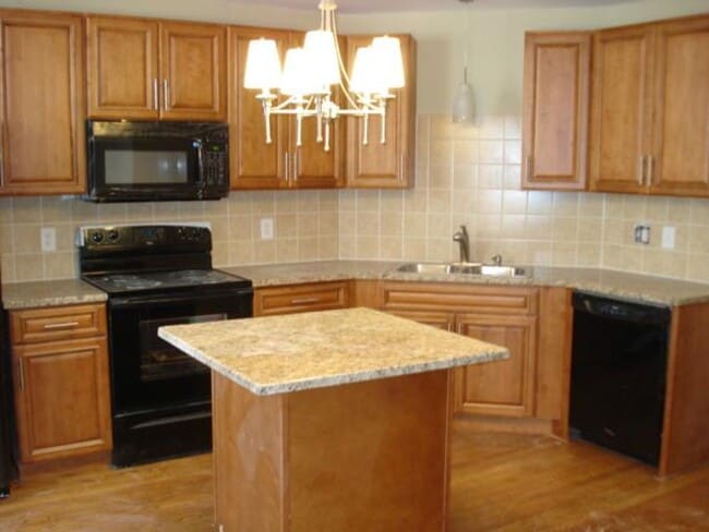 Building Photo - 5 BED/2 BATH NEAR B.U. FOR 9/1/2026