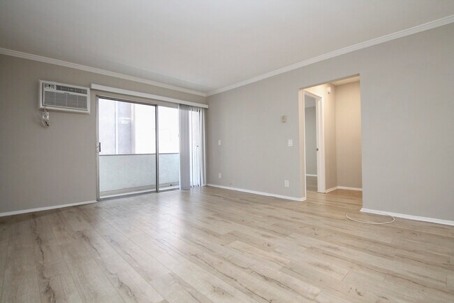 Photo - 320 S Clark Dr