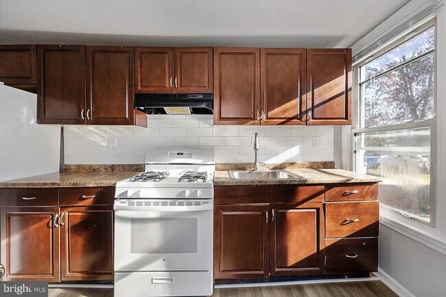 Photo - 212 Warren St