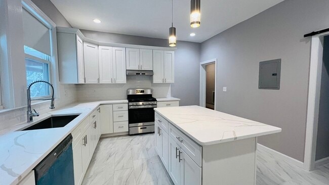 Building Photo - 152 Winchester St Unit 206