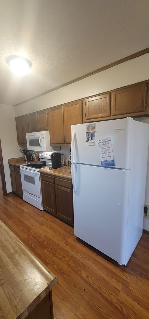 Photo - 3 Bedroom, 2 Bath Ranch Home Minutes from Shopping, Eateries, and Restuarants!
