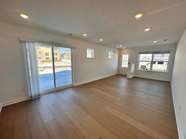 Photo - 5279 Long Pointe Pass