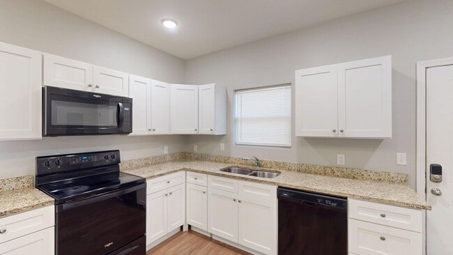 Photo - 2 Bed/2 Bath Condo in Pigeon Forge, TN Available Now! Unidad Building 6 -  21