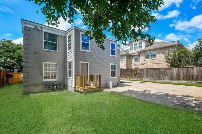 Photo - 2718 Wroxton Rd Unit 3