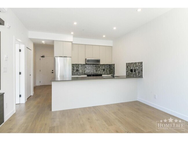 Photo - 14398-14360 60 Ave Unit 409