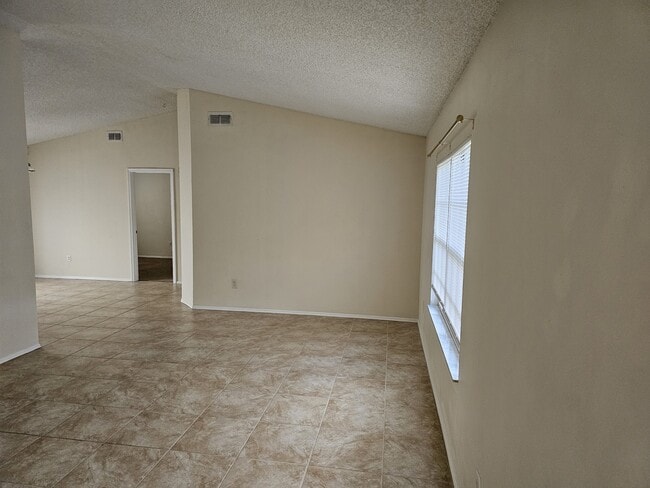 Photo - 311 Oak Ln Dr