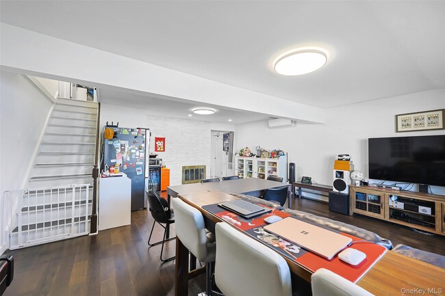 Photo - 80 Cypress Ln E