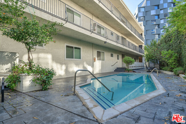 Building Photo - 1228 N La Cienega Blvd Unit 105 Rental