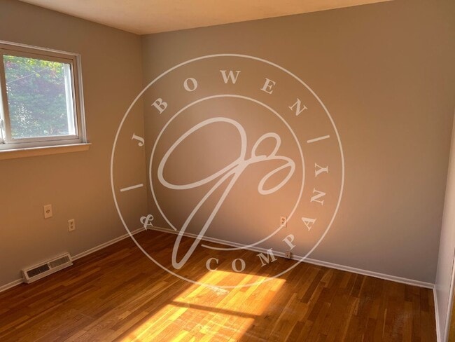 Photo - "Charming upgraded 3 bedroom home in Holland.