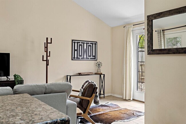 Photo - 75 Pedernales St