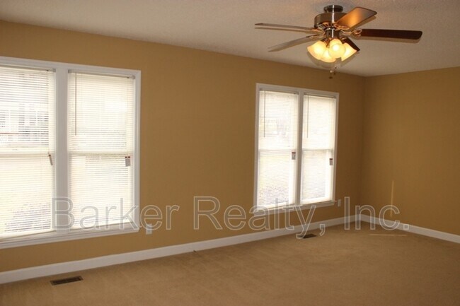 Photo - 905 Oakwater Dr