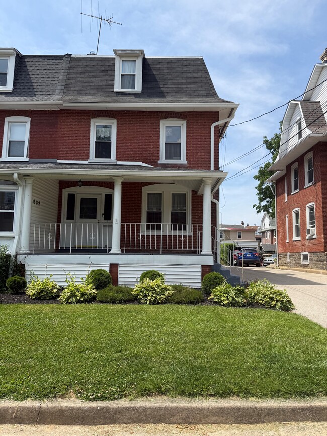 Outside view and apartment entrance - 832 Cricket Ave Unit Apartment #2
