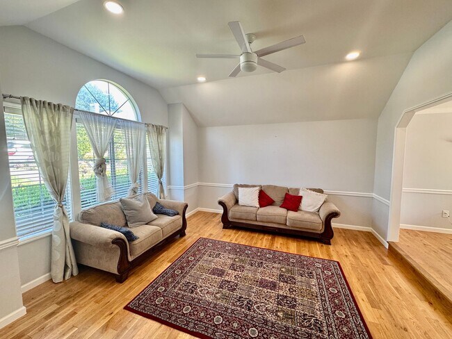 Photo - Heights of Klahanie