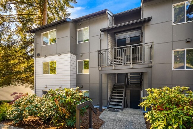 Building Photo - 2 Bed, 1 Bath Condo with Easy Access to I-405