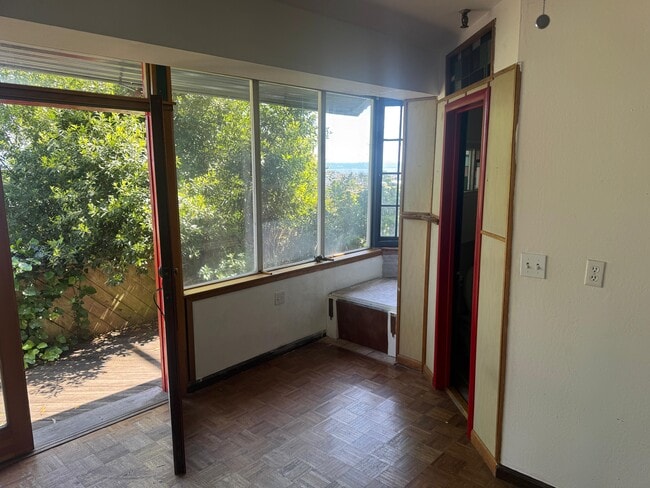 Sitting nook - 77 Miguel St