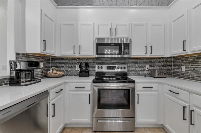 Photo - 16748 Lazy Breeze Loop