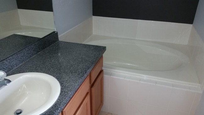 Photo - 569 Vallance Way NE