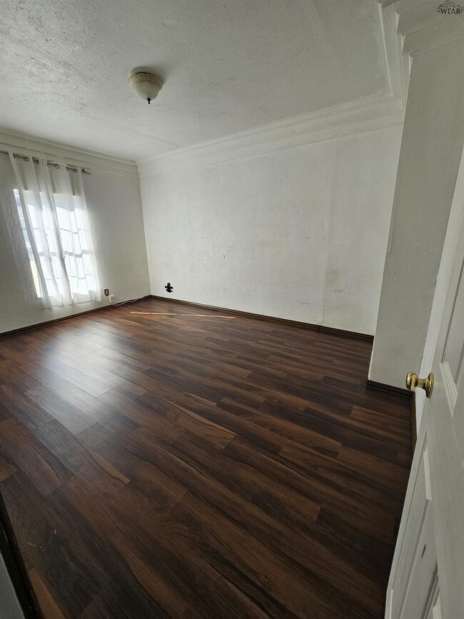 Photo - 502 Marconi St