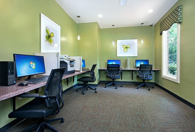 24-Hour Business Center with Computers and Wireless Printing