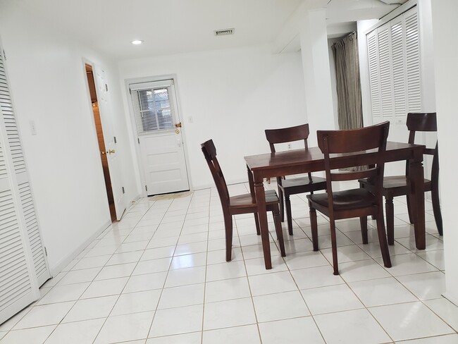 Photo - 5820 16th St NW Unidad 5820