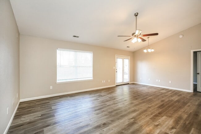 Photo - 6566 Crossbridge Dr