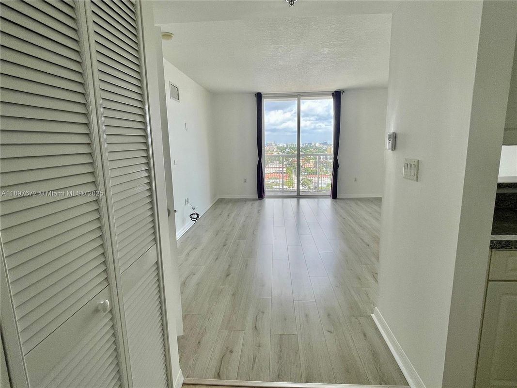 Photo - 900 SW 8th St